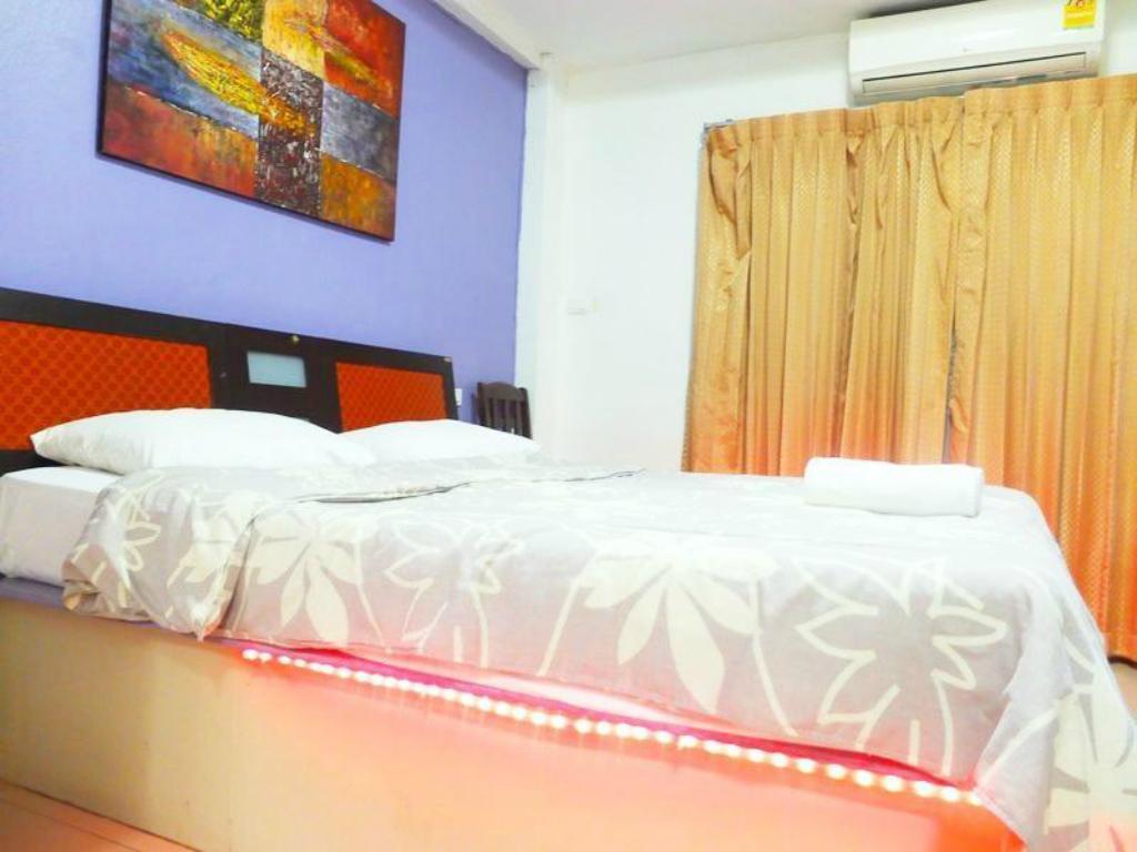 Piza 24 Guesthouse Pattaya Exterior foto